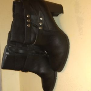 NWOT JACKLYN SMITH Black Ankle High Booties Boots w/Rivots WOMEN'S SIZE …